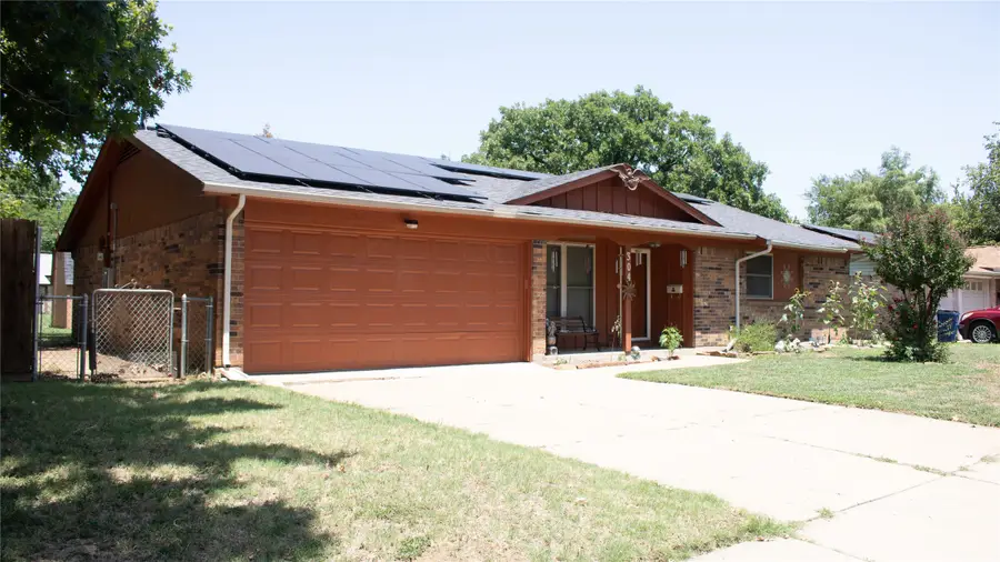 304 NW Suzanne Terrace, Burleson, TX 76028 - #2