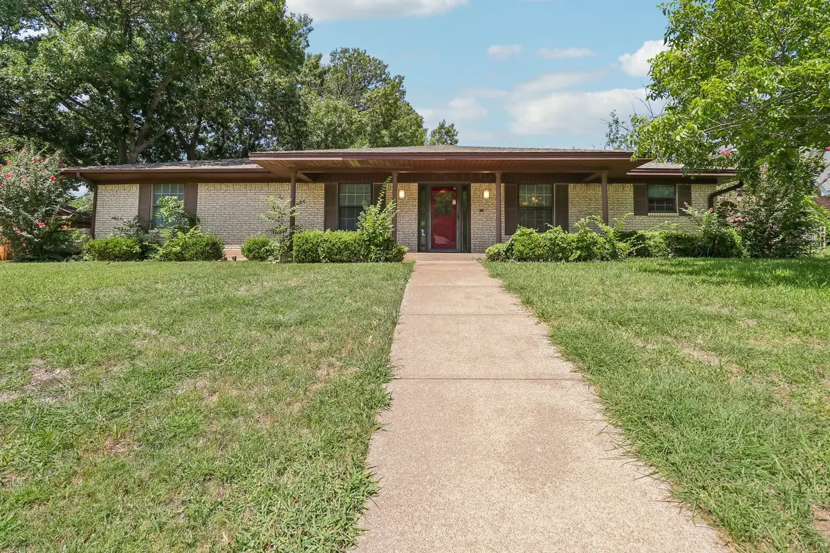 2030 Huntington Drive, Grand Prairie, TX 75051 - #1