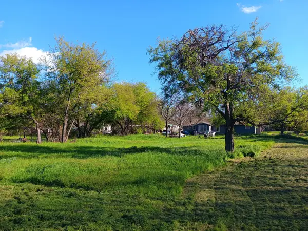 508 E College Avenue, Comanche, TX 76442