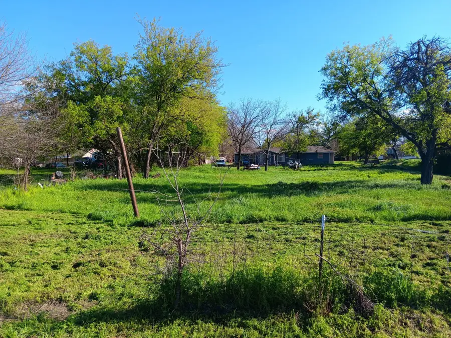 508 E College Avenue, Comanche, TX 76442 - #3
