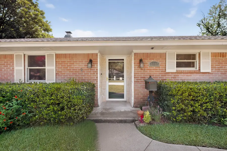 1702 Surrey Circle, Grand Prairie, TX 75050 - #3