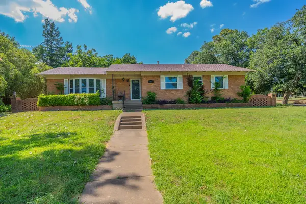2233 Westfield Street, Grand Prairie, TX 75050
