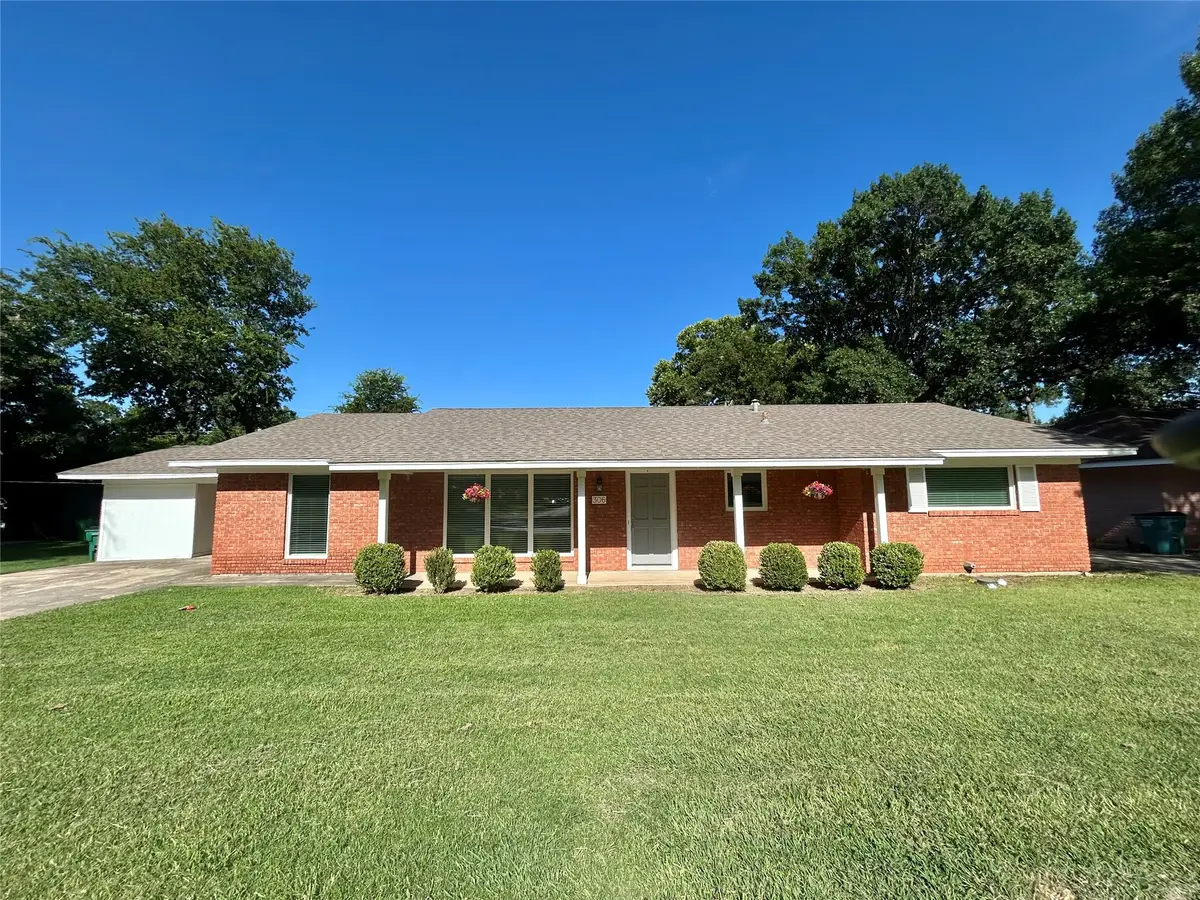 306 Line Drive, Gainesville, TX 76240 - #1