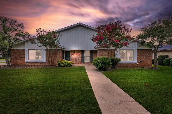 5501 Wood View Street, North Richland Hills, TX 76180
