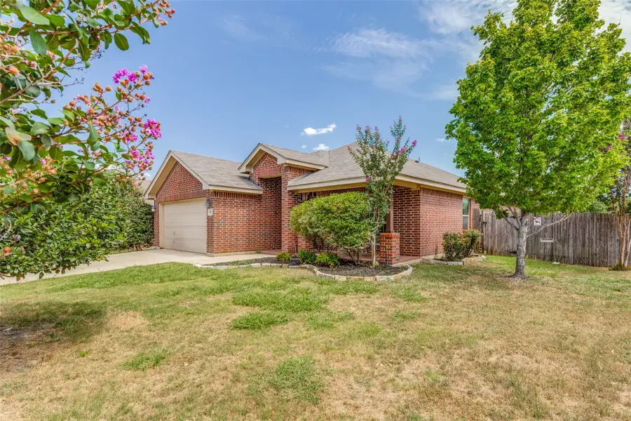 417 Brookhollow Lane, Saginaw, TX 76131 - #3