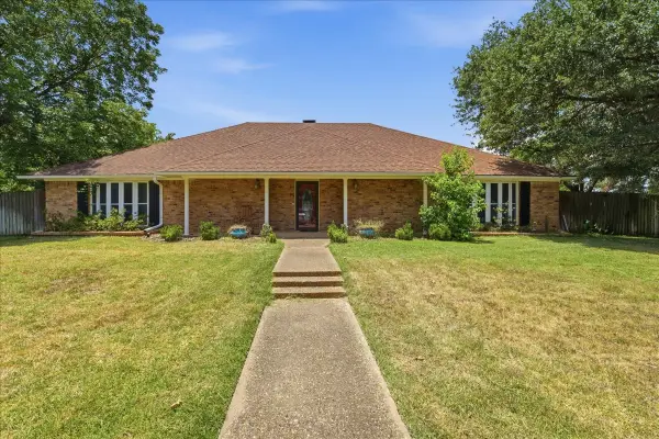 130 Mulberry Street, Van, TX 75790