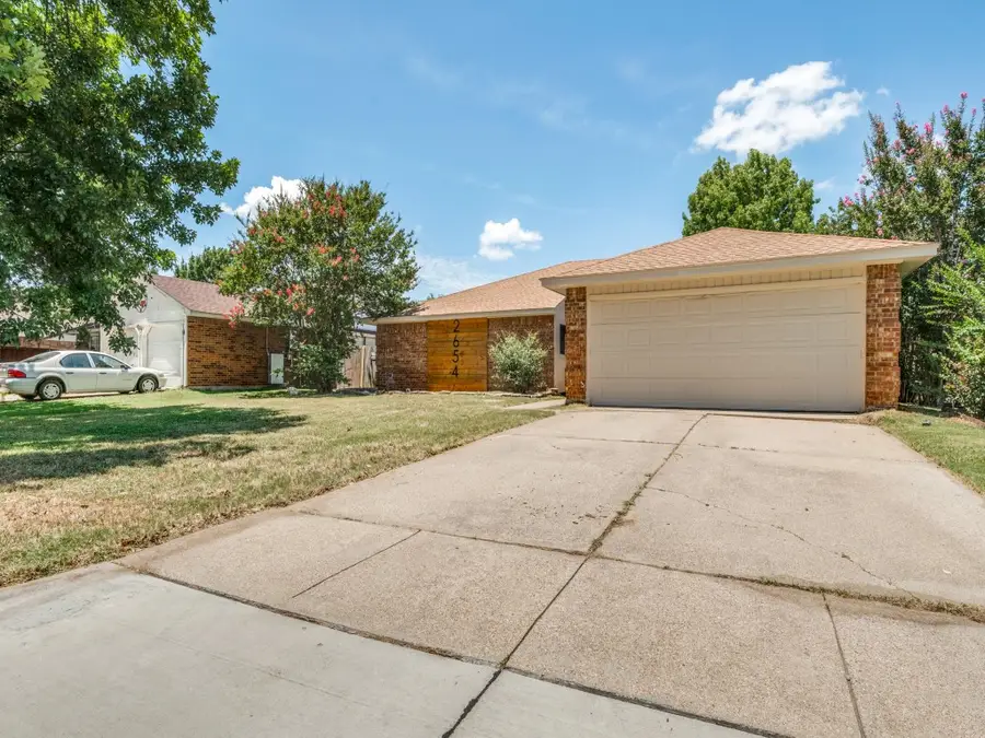 2654 Carrington Lane, Grand Prairie, TX 75052 - #2