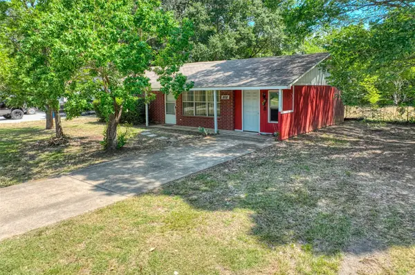 808 N Wright Avenue, Kerens, TX 75144