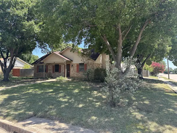 800 Pine Mountain Drive, Burleson, TX 76028