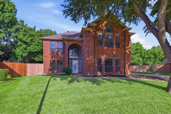 2422 Black Spruce Court, Arlington, TX 76001