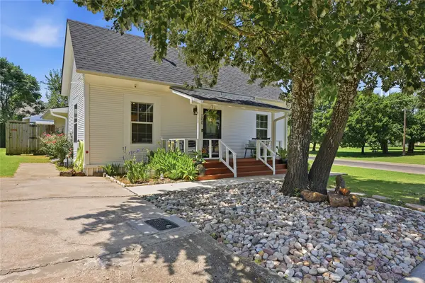 100 Buchanan Street, Whitesboro, TX 76273