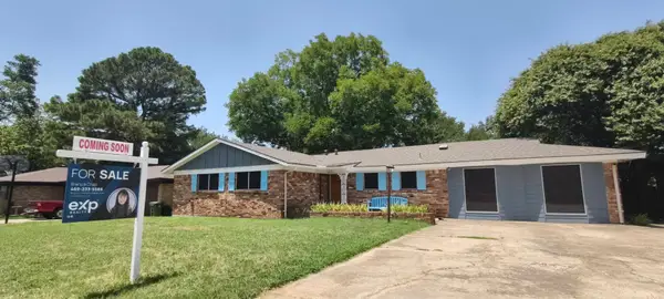 1125 Valley View Drive, Hurst, TX 76053