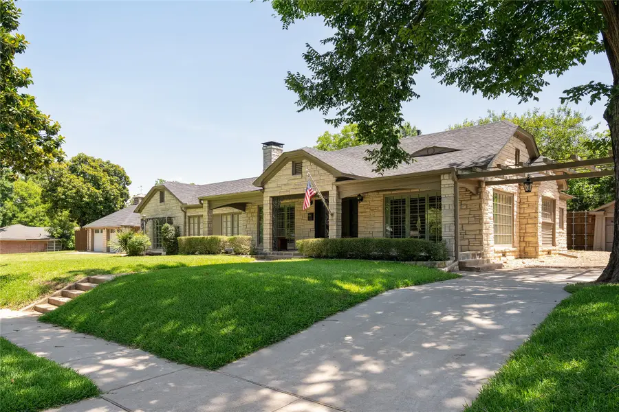406 E Main Street, Whitesboro, TX 76273 - #2