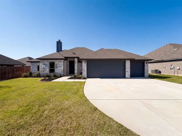1530 Woodmere Drive, Krum, TX 76249