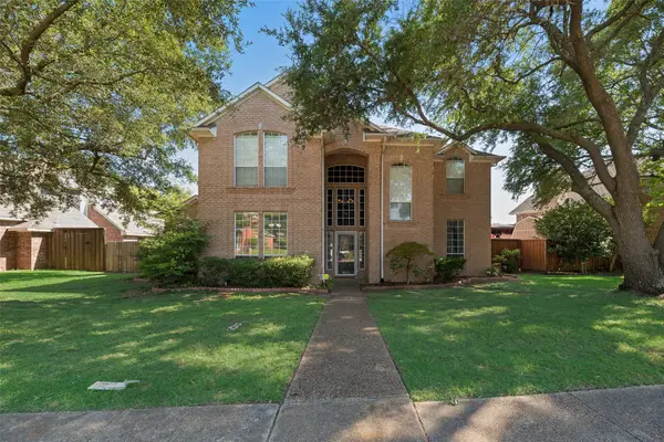 9018 Clearlake Drive, Rowlett, TX 75088