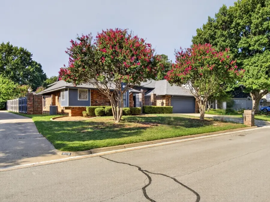 604 Gunnison Drive, Arlington, TX 76006 - #2