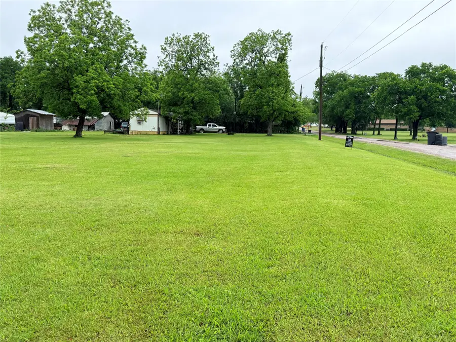 208 S Porch, Tioga, TX 76271 - #2