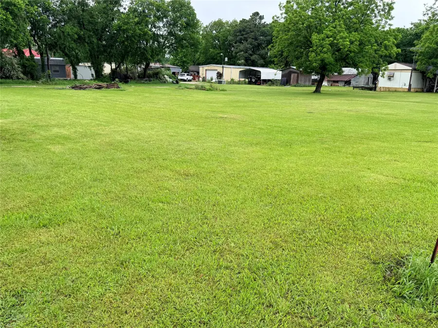 208 S Porch, Tioga, TX 76271 - #3