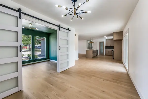 908 Raintree Road, Fort Worth, TX 76103