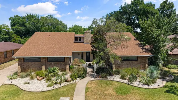 2211 Southcrest Drive, Arlington, TX 76013