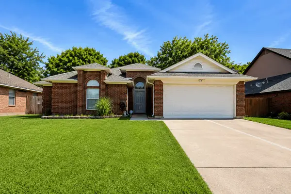923 Fiero Drive, Arlington, TX 76001