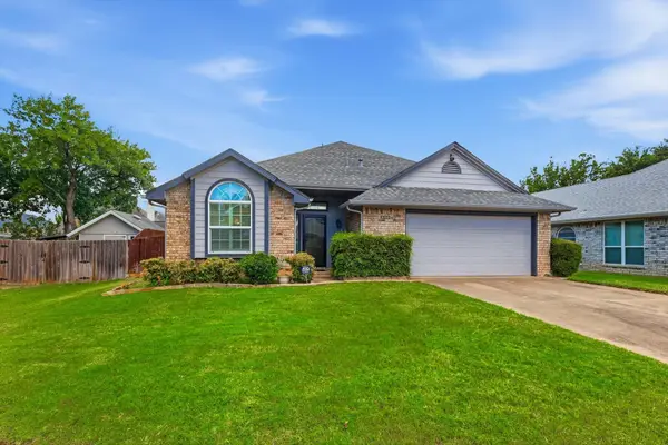 2703 Old English Court, Euless, TX 76039