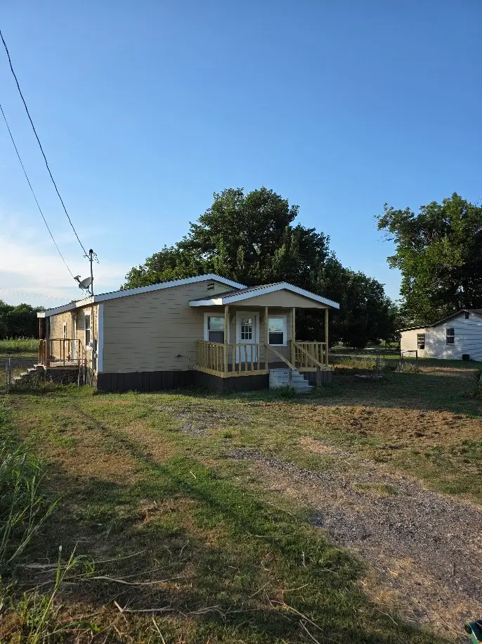 916 West Avenue B, Rosebud, TX 76570 - #1