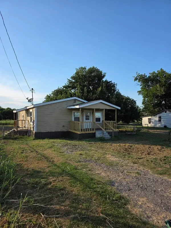 916 West Avenue B, Rosebud, TX 76570