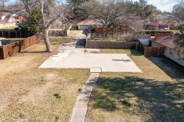 1022 Westlake Drive, DeSoto, TX 75115
