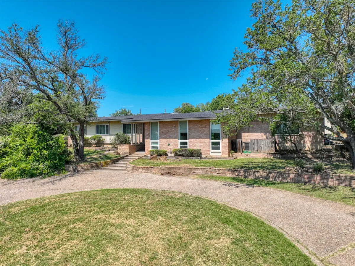 610 W Park Avenue, Weatherford, TX 76086 - #1