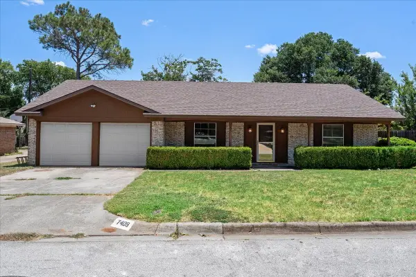 7409 Pinehurst Drive W, Fort Worth, TX 76134