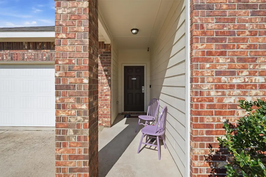 540 S Heights Drive, Crowley, TX 76036 - #3