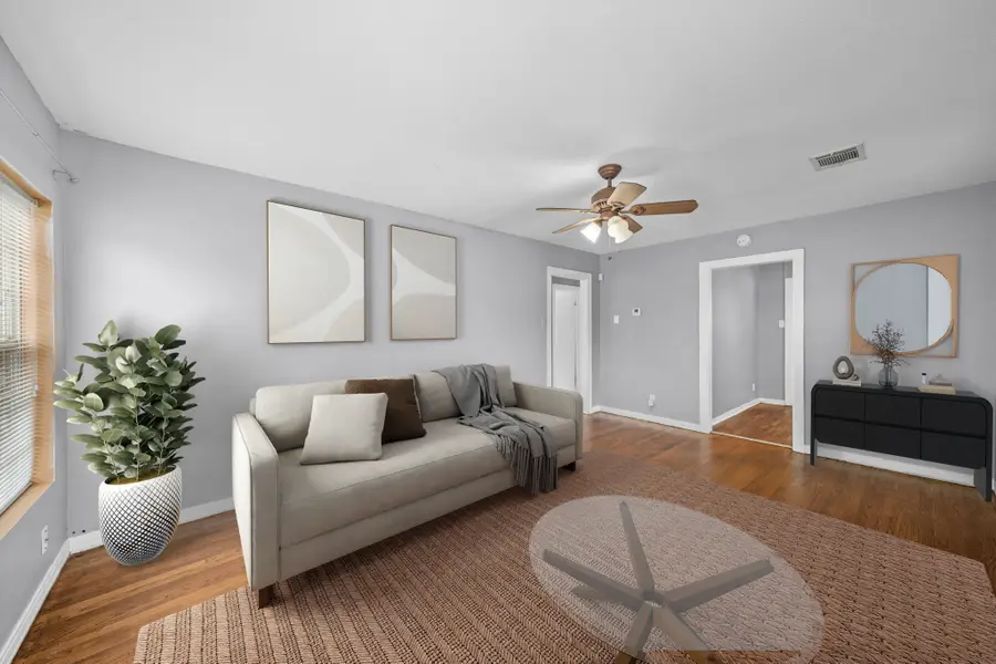 3324 W Clarendon Drive, Dallas, TX 75211 - #2