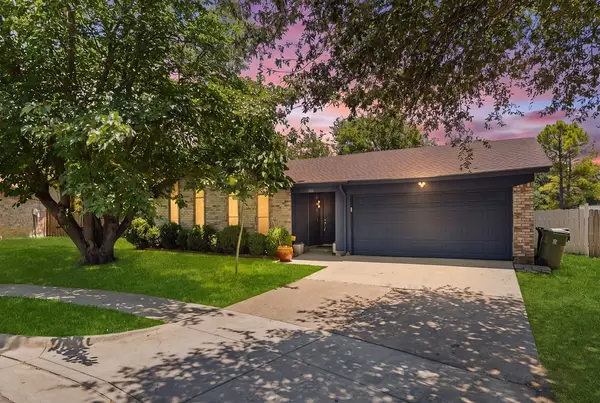 202 Fleetwood Court, Arlington, TX 76014
