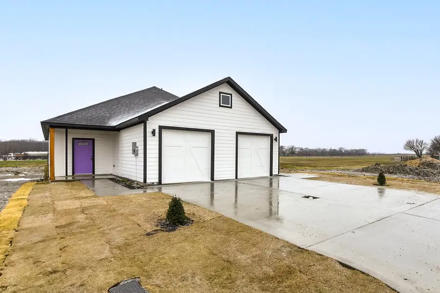 1020 Burnett Boulevard #A and B, Alvarado, TX 76009 - #2