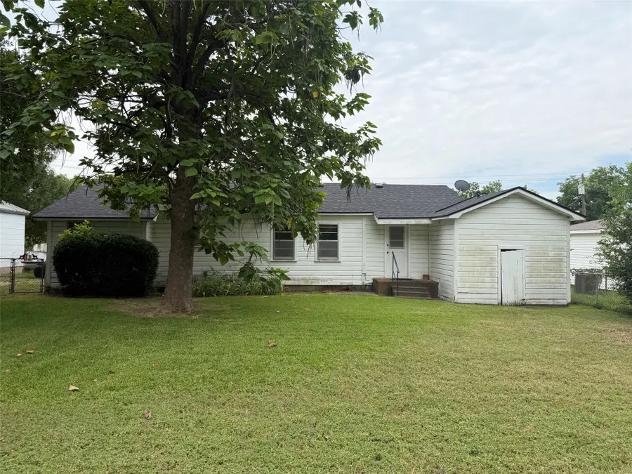 319 Shenandoah Street, Marlin, TX 76661 - #2
