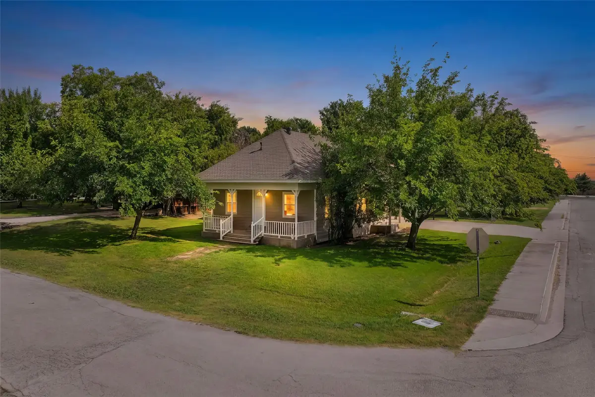 441 W Lake Street, Krum, TX 76249 - #1