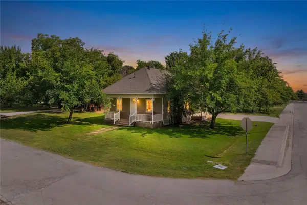 441 W Lake Street, Krum, TX 76249