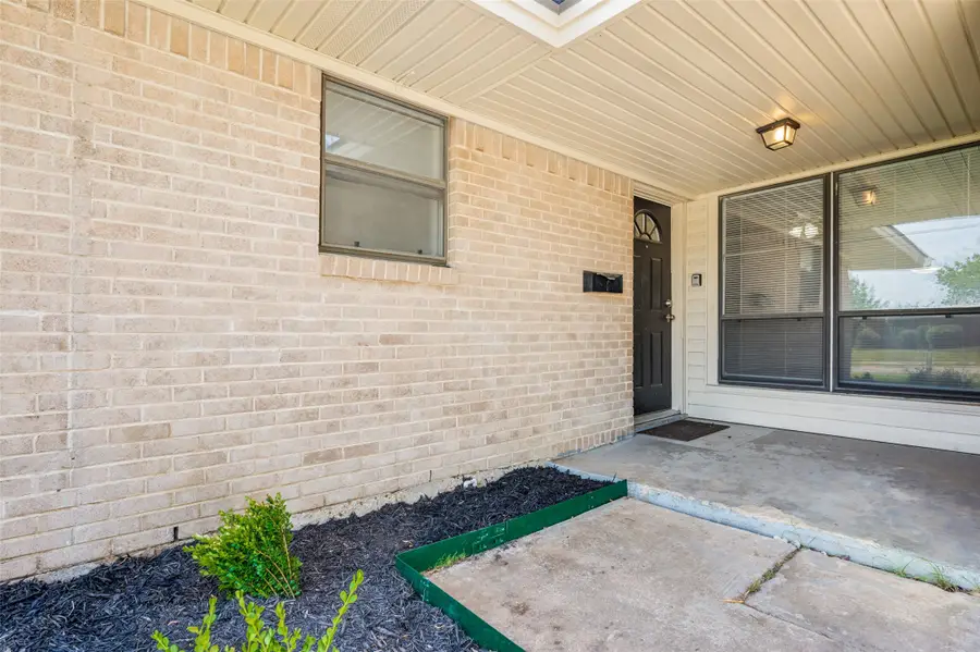 706 Goodyear Street, Irving, TX 75062 - #2