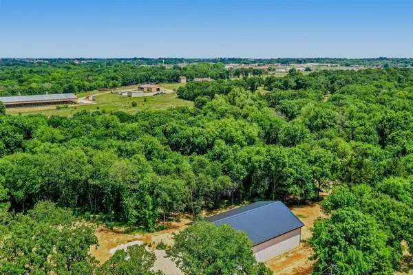 400 Wild Wood Lane, Whitesboro, TX 76273