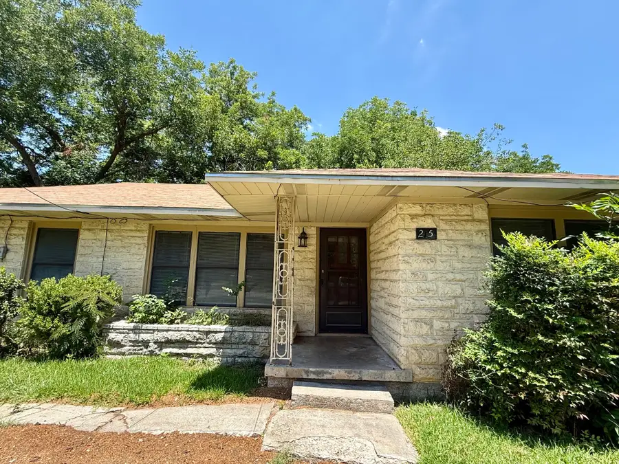 215 W Tennie Street, Gainesville, TX 76240 - #2