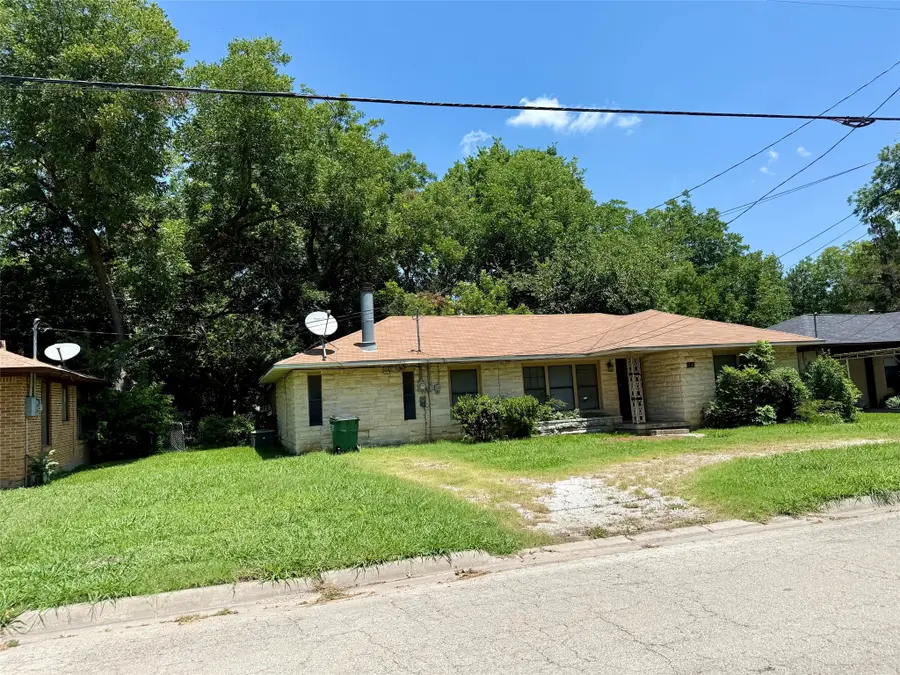 215 W Tennie Street, Gainesville, TX 76240 - #3