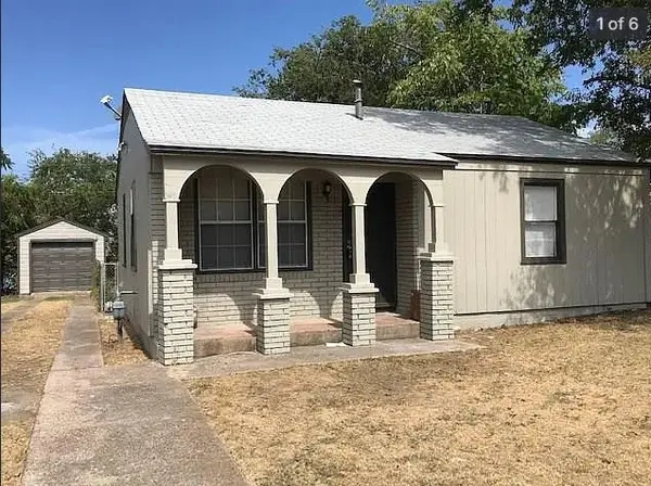2417 Lowriemore Lane, Fort Worth, TX 76105