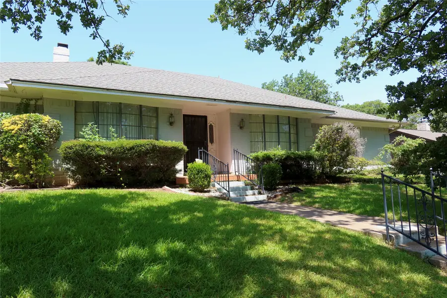 1804 High Vista Court, Fort Worth, TX 76112 - #2