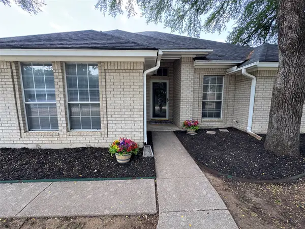 907 Red Oak Drive, Mansfield, TX 76063