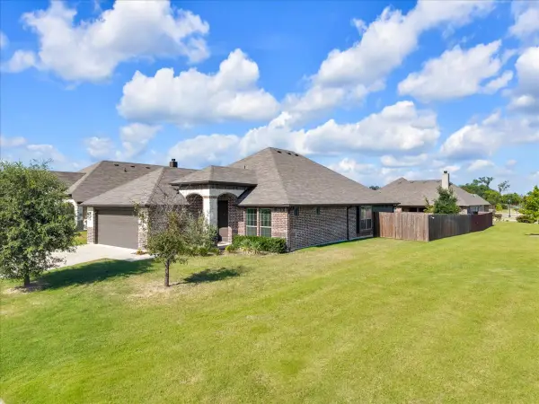 100 Gardenia Drive, Azle, TX 76020