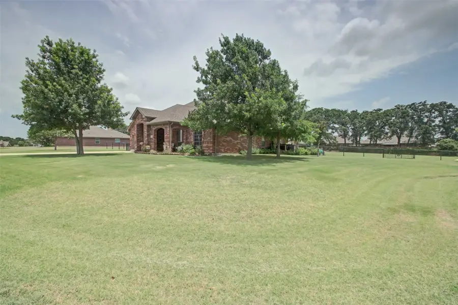108 Champions Way, Azle, TX 76020 - #2