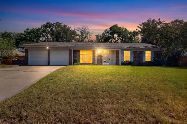 4513 Blue Lake Court, Fort Worth, TX 76103