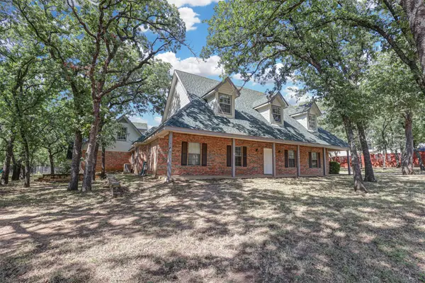 104 W Ash Lane, Euless, TX 76039