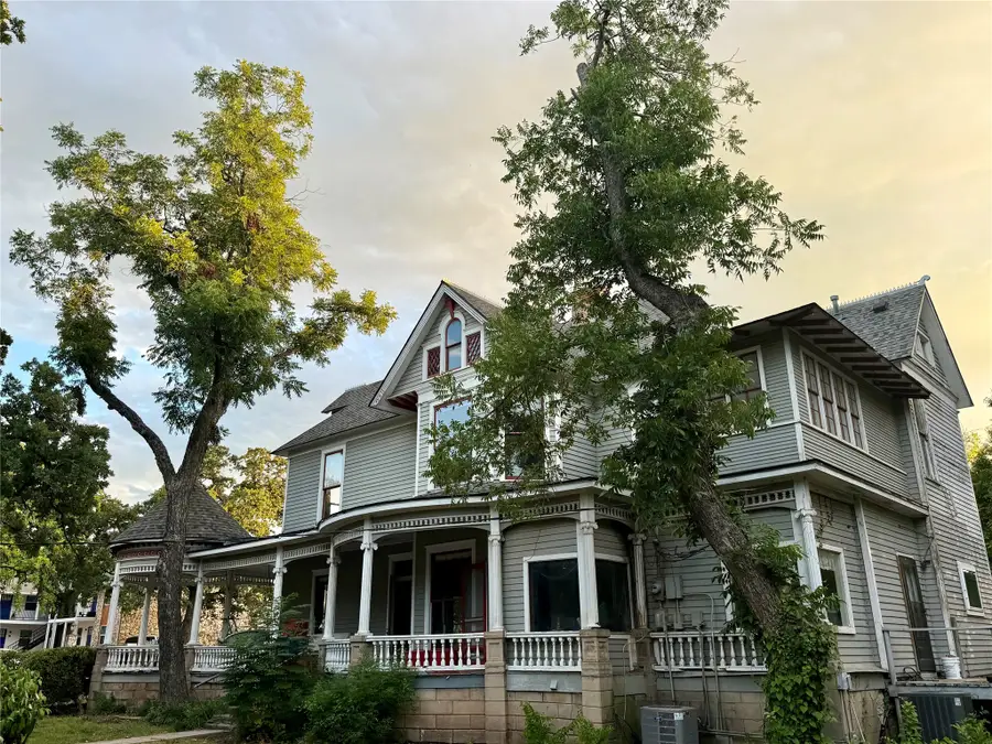 221 E Bridge Street, Granbury, TX 76048 - #3